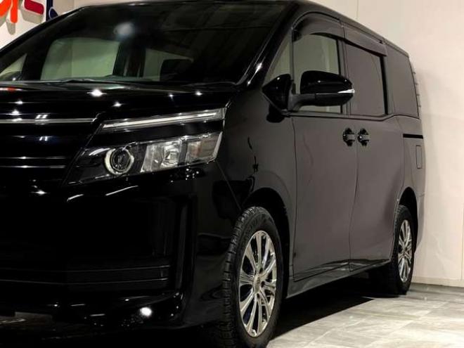 ヴォクシー2.0 X 4WD　電動スライドドア　HID　後席モニター 2000