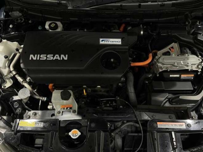 エクストレイル2.0 モード・プレミア ハイブリッド オーテック 30th アニバーサリー 4WD　衝突軽減ブレーキ　アラウンドビューモニタ 2000