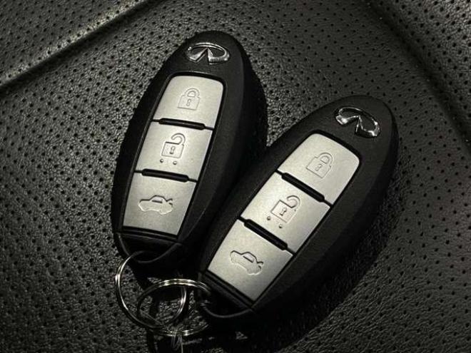 スカイライン3.5 350GT FOUR ハイブリッド タイプP　ブレーキサポート　皮シート　クルコン 4WD 3500