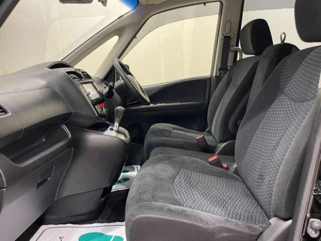 セレナ2.0 20X 4WD　ブレーキサポート　フリップダウンモニター 2000