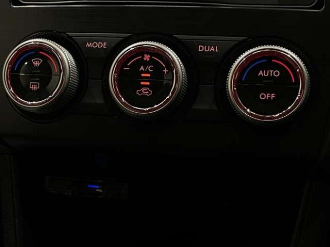 インプレッサXVハイブリッド 2.0i-L アイサイト 4WD　ナビ　フルセグ　Bluetooth　バックカメラ 2000