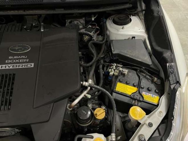インプレッサXVハイブリッド 2.0i-L アイサイト 4WD　ナビ　フルセグ　Bluetooth　バックカメラ 2000