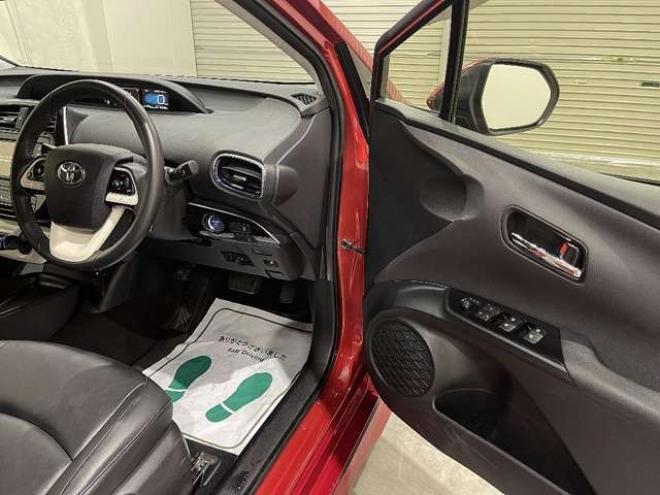 プリウス1.8 S ツーリングセレクション E-Four 4WD　セーフテイーセンス　ブレーキサポート 1800