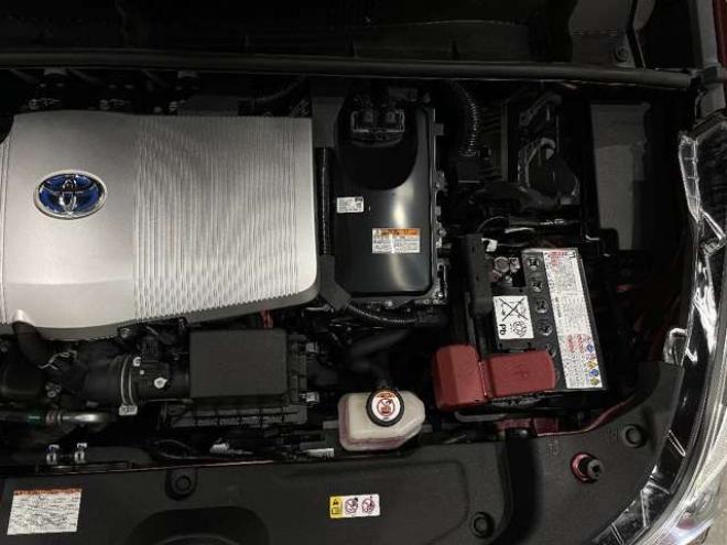 プリウス1.8 S ツーリングセレクション E-Four 4WD　セーフテイーセンス　ブレーキサポート 1800