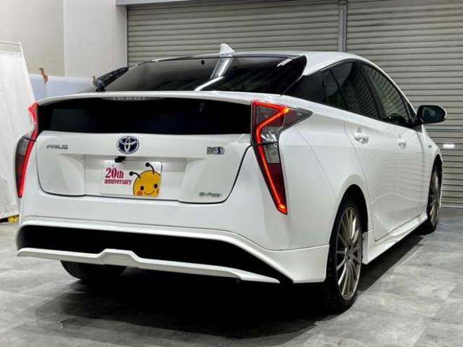 プリウス1.8 A E-Four 4WD　ブレーキサポート　Bluetooth バックカメラ 1800