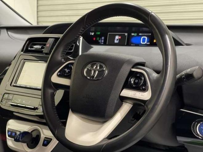 プリウス1.8 A E-Four 4WD　ブレーキサポート　Bluetooth バックカメラ 1800
