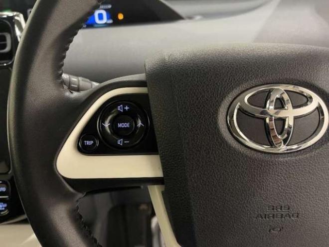 プリウス1.8 A E-Four 4WD　ブレーキサポート　Bluetooth バックカメラ 1800