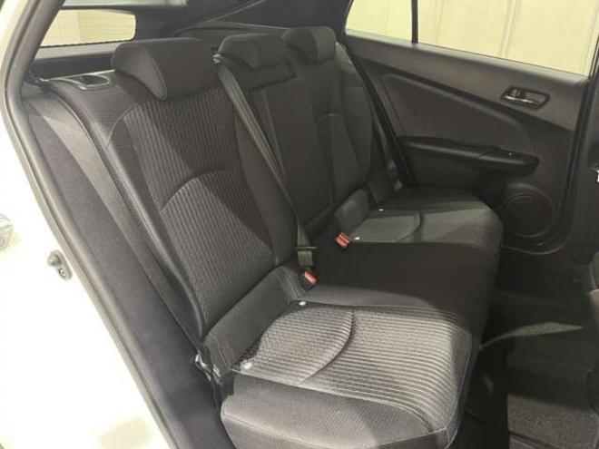 プリウス1.8 A E-Four 4WD　ブレーキサポート　Bluetooth バックカメラ 1800