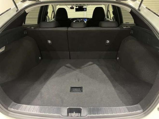 プリウス1.8 A E-Four 4WD　ブレーキサポート　Bluetooth バックカメラ 1800
