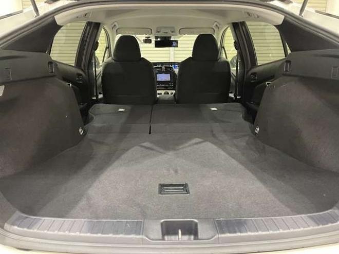 プリウス1.8 A E-Four 4WD　ブレーキサポート　Bluetooth バックカメラ 1800