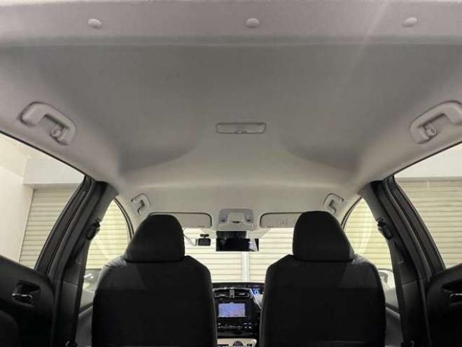 プリウス1.8 A E-Four 4WD　ブレーキサポート　Bluetooth バックカメラ 1800