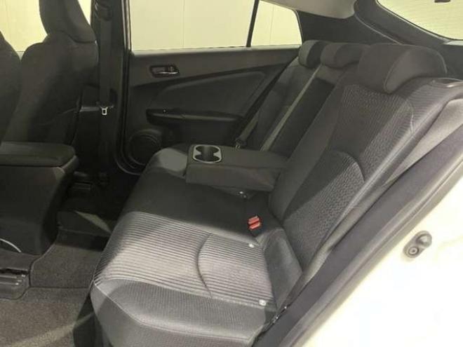 プリウス1.8 A E-Four 4WD　ブレーキサポート　Bluetooth バックカメラ 1800