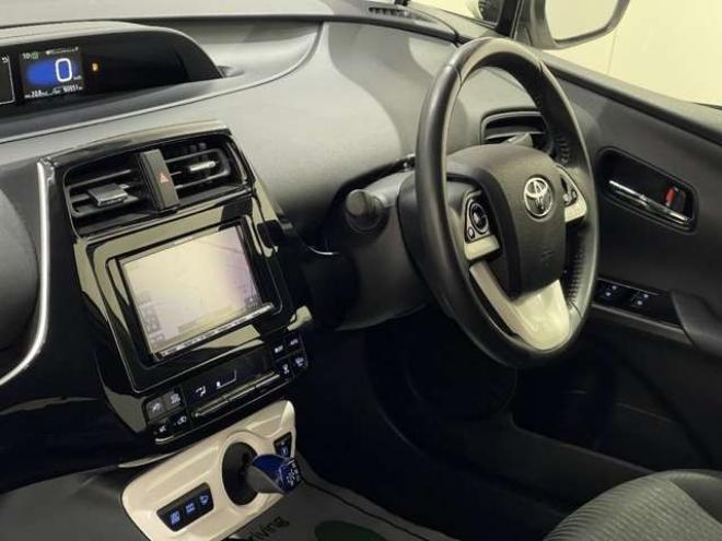 プリウス1.8 A E-Four 4WD　ブレーキサポート　Bluetooth バックカメラ 1800