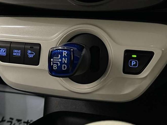 プリウス1.8 A E-Four 4WD　ブレーキサポート　Bluetooth バックカメラ 1800