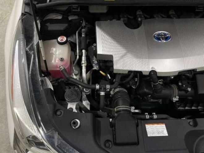 プリウス1.8 A E-Four 4WD　ブレーキサポート　Bluetooth バックカメラ 1800