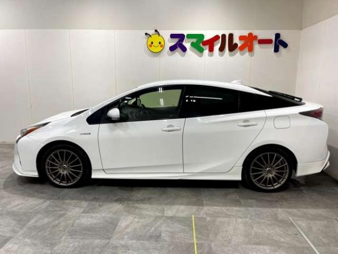 プリウス1.8 A E-Four 4WD　ブレーキサポート　Bluetooth バックカメラ 1800