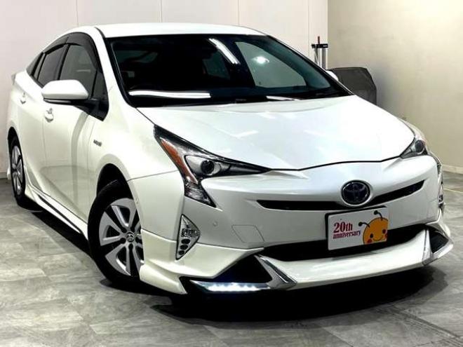 プリウス1.8 A E-Four 4WD　ナビ　フルセグ　Bluetooth　バックカメラ 1800