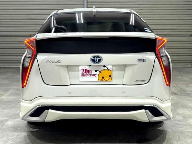 プリウス1.8 A E-Four 4WD　ナビ　フルセグ　Bluetooth　バックカメラ 1800
