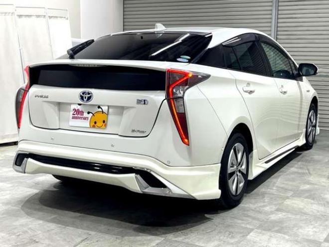 プリウス1.8 A E-Four 4WD　ナビ　フルセグ　Bluetooth　バックカメラ 1800