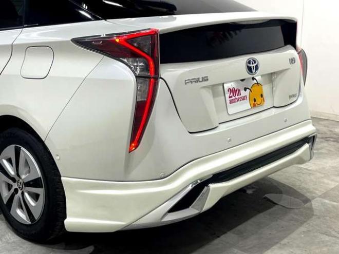 プリウス1.8 A E-Four 4WD　ナビ　フルセグ　Bluetooth　バックカメラ 1800