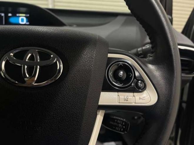 プリウス1.8 A E-Four 4WD　ナビ　フルセグ　Bluetooth　バックカメラ 1800