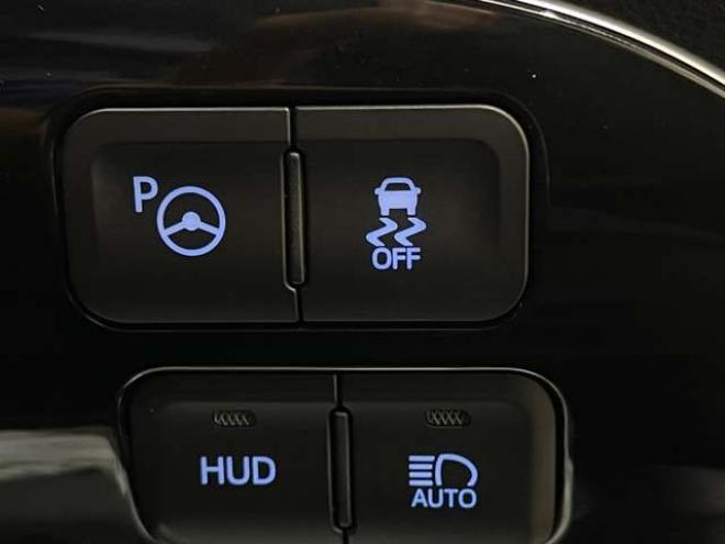 プリウス1.8 A E-Four 4WD　ナビ　フルセグ　Bluetooth　バックカメラ 1800