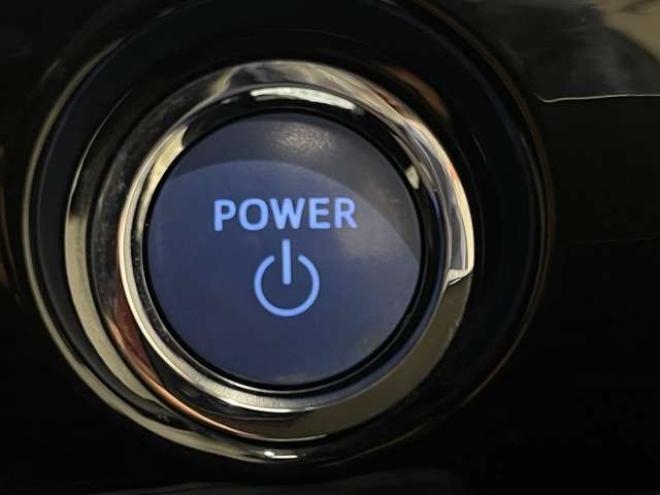 プリウス1.8 A E-Four 4WD　ナビ　フルセグ　Bluetooth　バックカメラ 1800