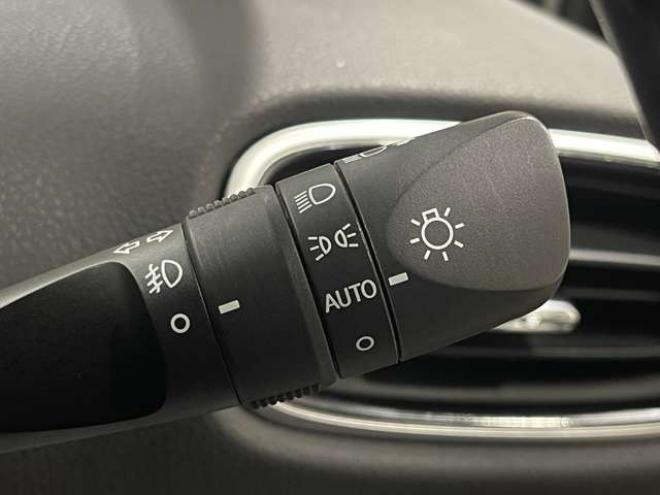 プリウス1.8 A E-Four 4WD　ナビ　フルセグ　Bluetooth　バックカメラ 1800