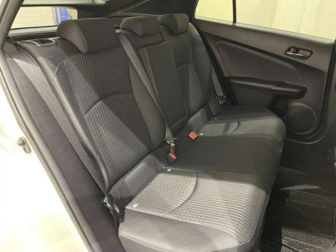 プリウス1.8 A E-Four 4WD　ナビ　フルセグ　Bluetooth　バックカメラ 1800