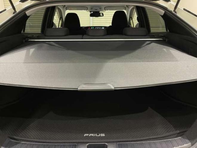 プリウス1.8 A E-Four 4WD　ナビ　フルセグ　Bluetooth　バックカメラ 1800