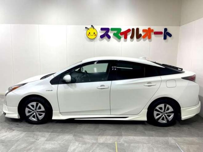 プリウス1.8 A E-Four 4WD　ナビ　フルセグ　Bluetooth　バックカメラ 1800