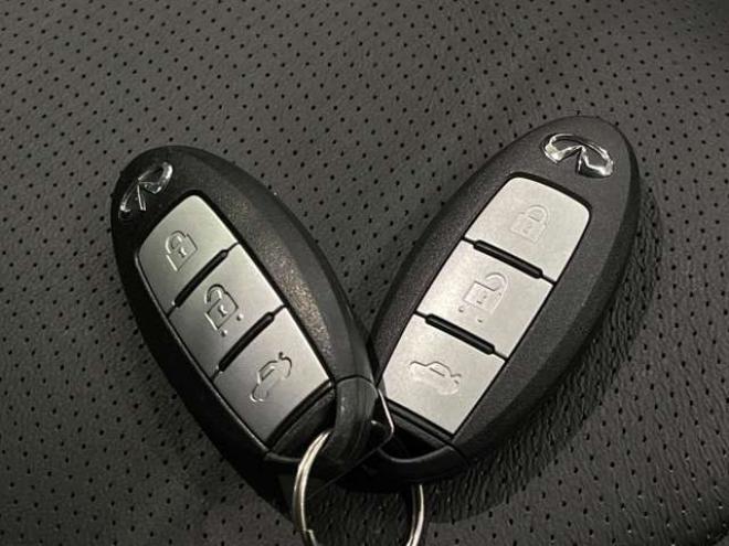 スカイライン3.5 350GT FOUR ハイブリッド タイプP　本革シート　エマージェンシーブレーキ 4WD 3500