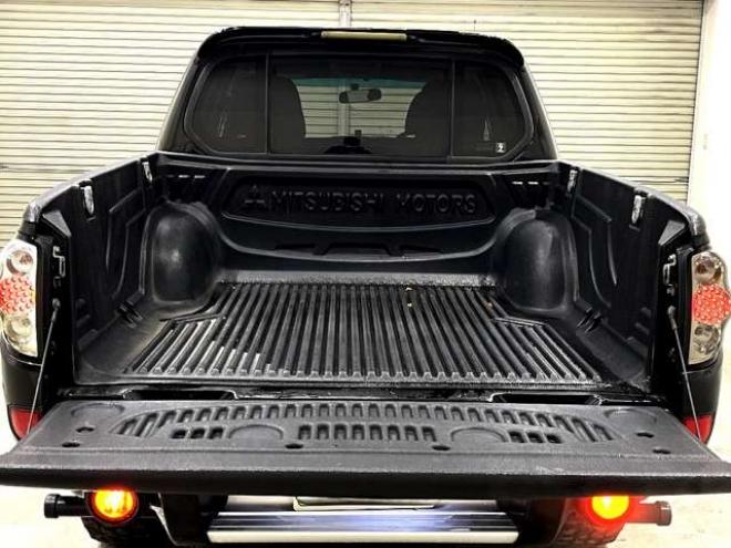 トライトン3.5 4WD　ナビ　フルセグ　バックカメラ　ETC 3500