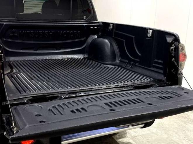 トライトン3.5 4WD　ナビ　フルセグ　バックカメラ　ETC 3500