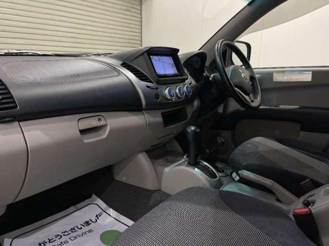 トライトン3.5 4WD　ナビ　フルセグ　バックカメラ　ETC 3500