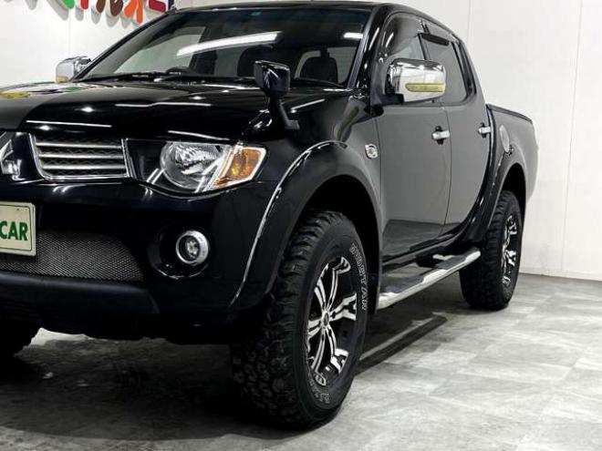 トライトン3.5 4WD　ナビ　フルセグ　バックカメラ　ETC 3500