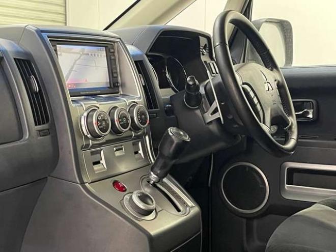 デリカD：5 2.4 シャモニー 4WD　ナビ　フリップダウンモニタ　電動スライド 2400