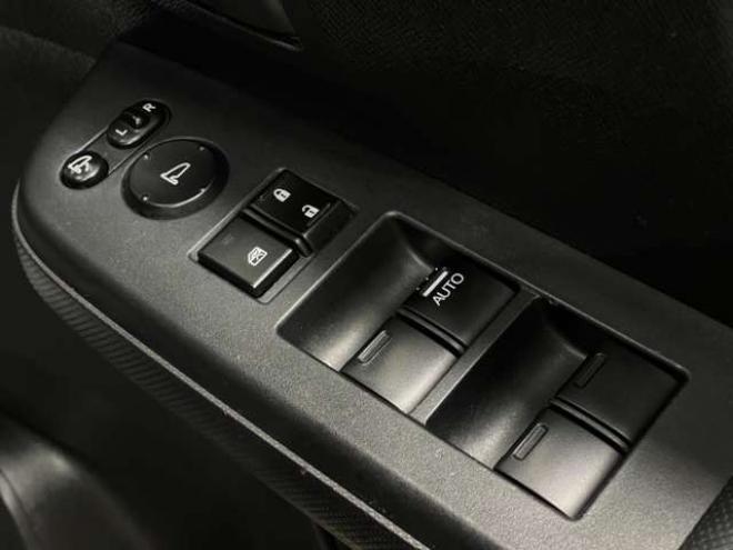 ステップワゴン2.0 スパーダ Z 4WD　エンジンスターター　両側電動スライドドア 2000