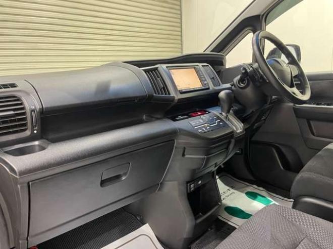 ステップワゴン2.0 スパーダ Z 4WD　エンジンスターター　両側電動スライドドア 2000