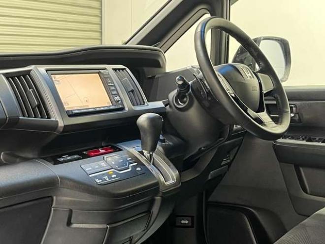 ステップワゴン2.0 スパーダ Z 4WD　エンジンスターター　両側電動スライドドア 2000