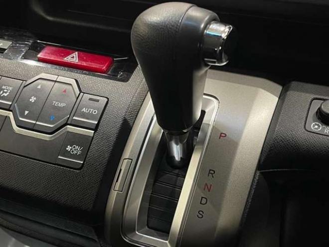 ステップワゴン2.0 スパーダ Z 4WD　エンジンスターター　両側電動スライドドア 2000