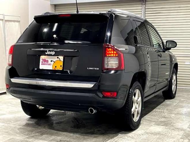 コンパスリミテッド 4WD　ナビ　フルセグ　クルコン　バックカメラ 2400