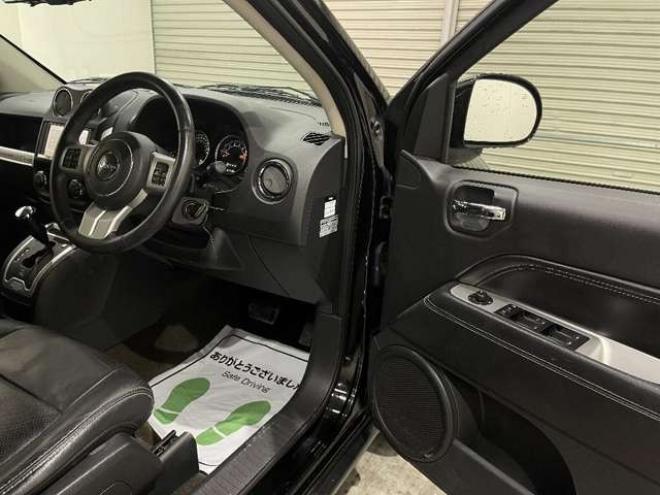 コンパスリミテッド 4WD　ナビ　フルセグ　クルコン　バックカメラ 2400