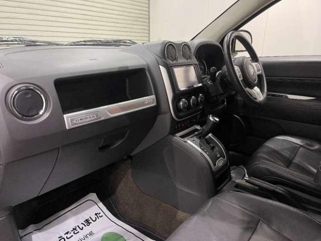 コンパスリミテッド 4WD　ナビ　フルセグ　クルコン　バックカメラ 2400