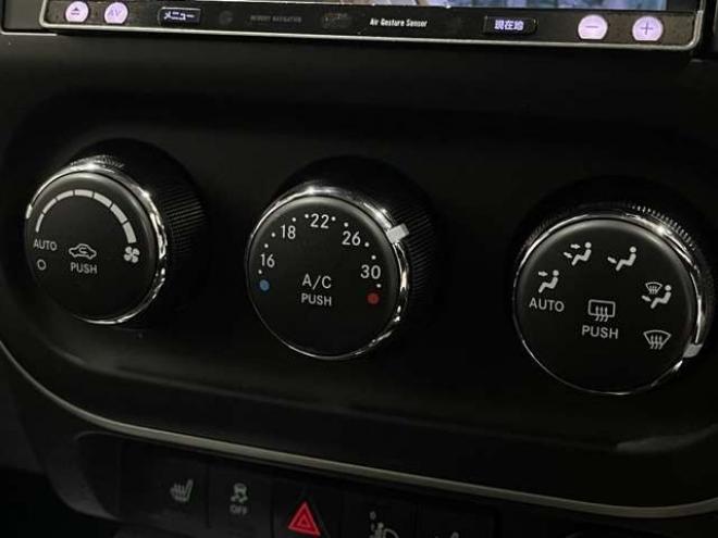 コンパスリミテッド 4WD　ナビ　フルセグ　クルコン　バックカメラ 2400