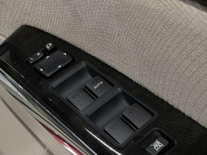 MPV2.3 23C　両側電動ドア　HDDナビ　バックカメラ 2WD 2300