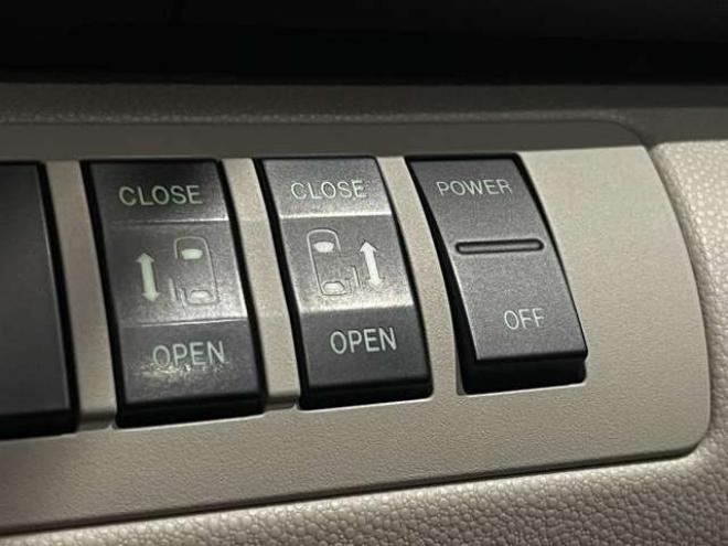 MPV2.3 23C　両側電動ドア　HDDナビ　バックカメラ 2WD 2300