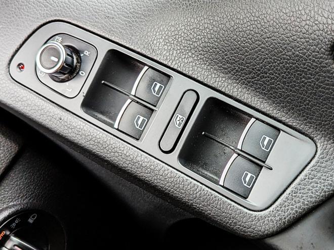 ティグアン2.0TSI＿Rライン４モーション 4WD 2000 5Dr