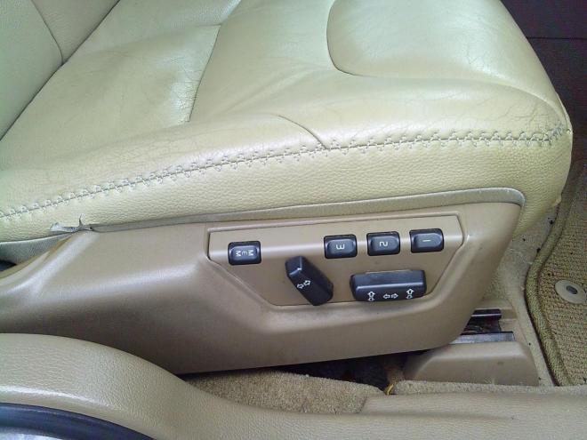 ボルボXC70 2.5T 4WD 2500 5Dr