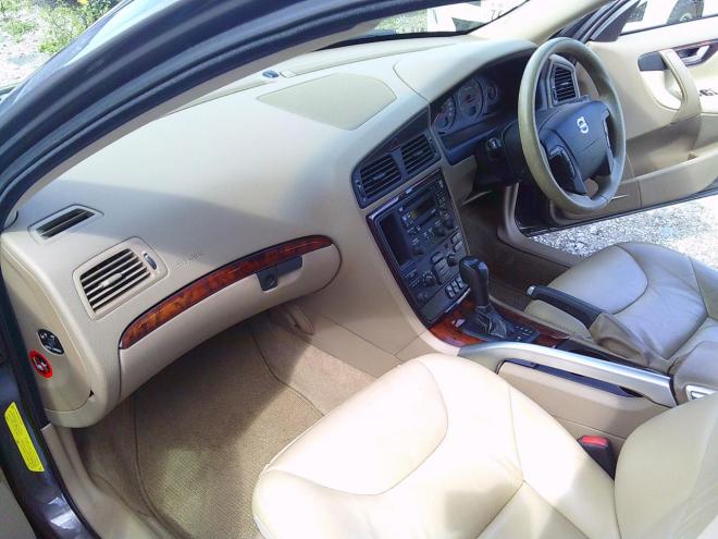 ボルボXC70 2.5T 4WD 2500 5Dr